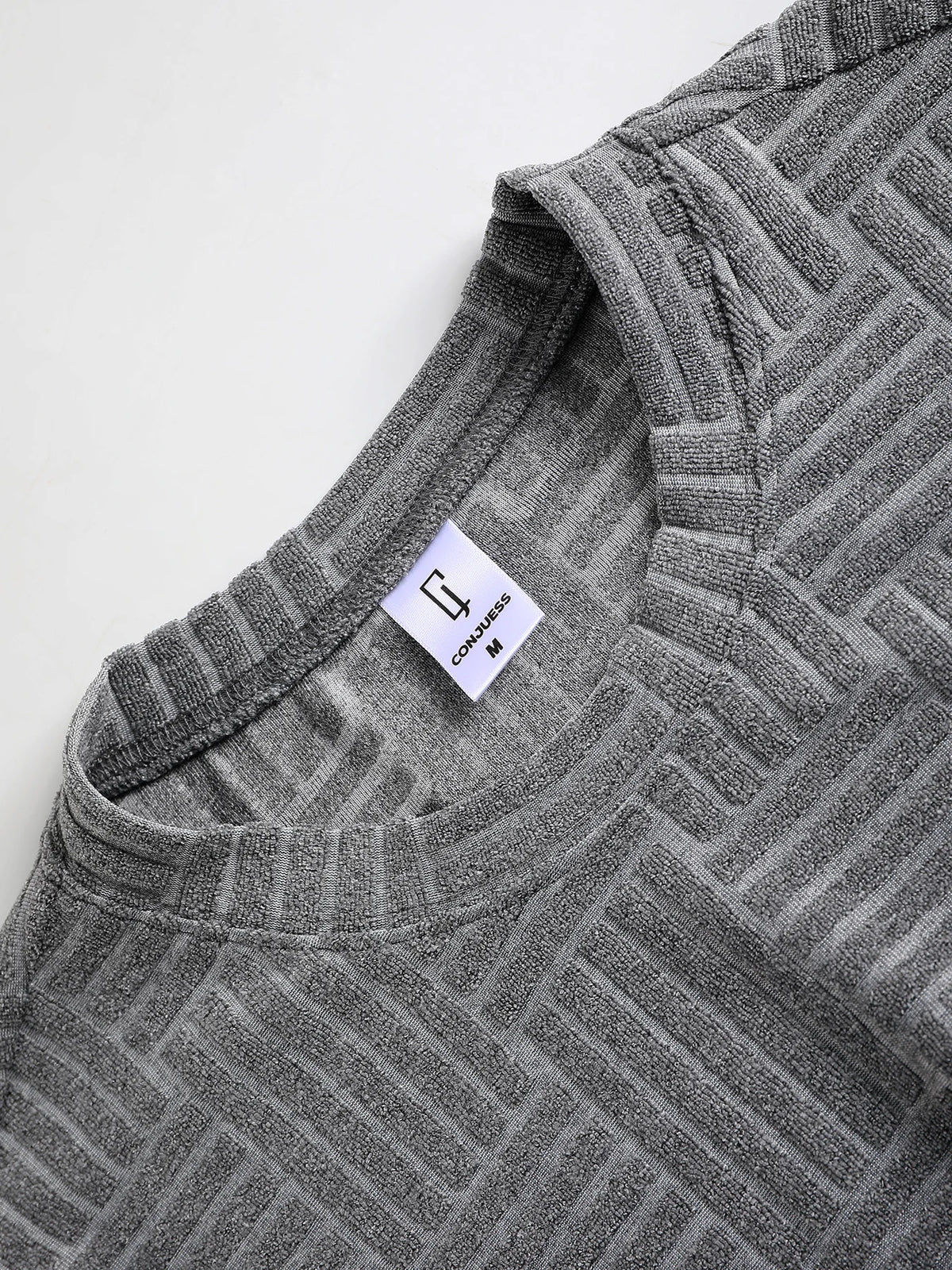 Men's Geometric Texture Plaid Two-Piece Set: Round Neck Short-Sleeve T-Shirt + Drawstring Elastic Waist Shorts with Patch Label, Breathable Casual Sports Street Style Summer Men's Outfit