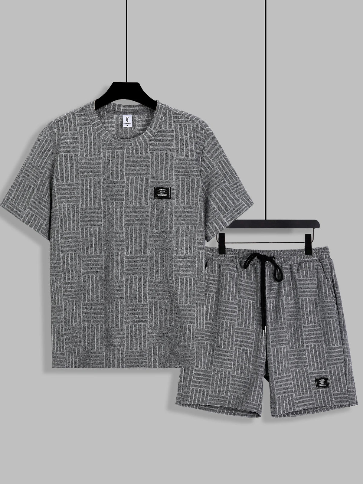 Men's Geometric Texture Plaid Two-Piece Set: Round Neck Short-Sleeve T-Shirt + Drawstring Elastic Waist Shorts with Patch Label, Breathable Casual Sports Street Style Summer Men's Outfit
