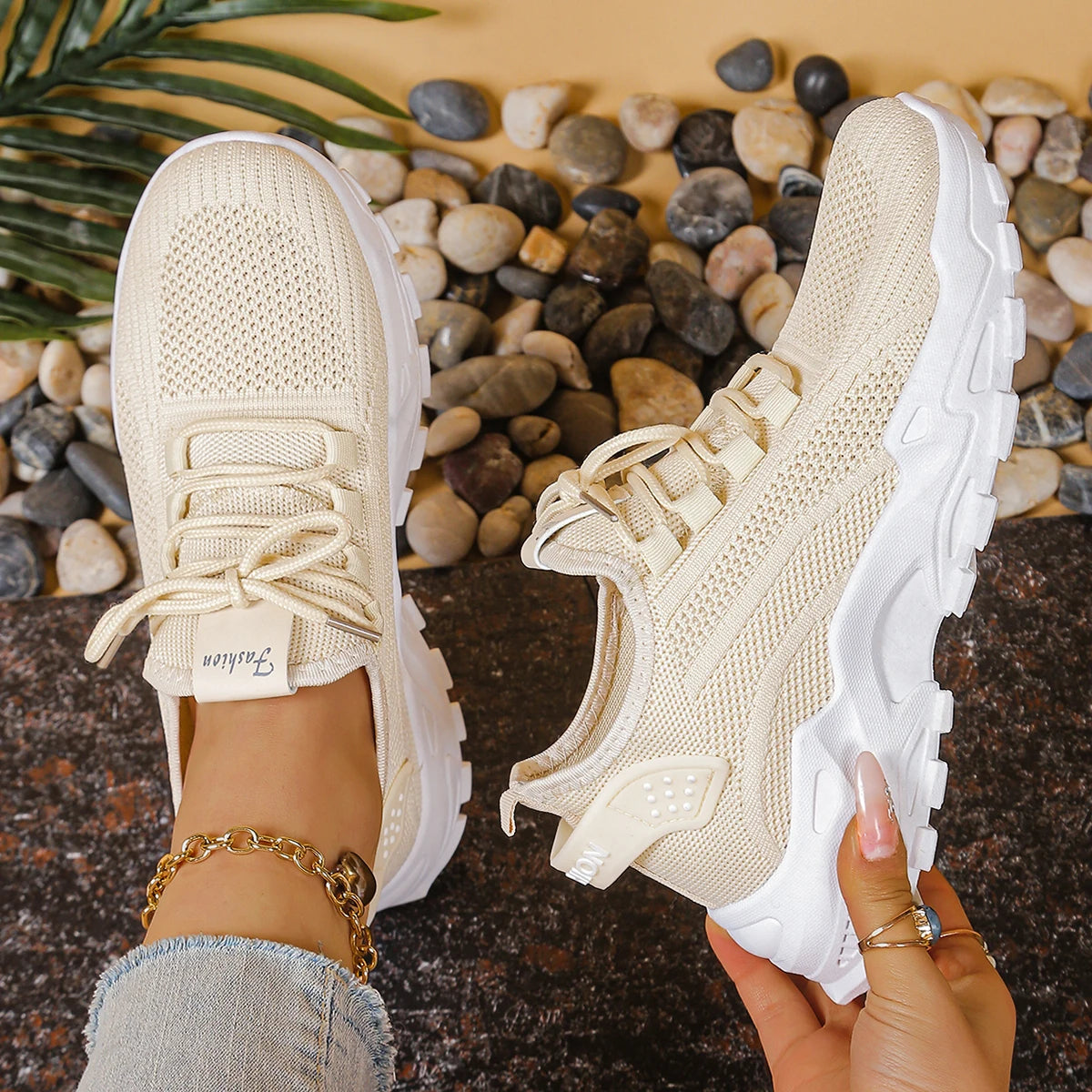 Women's casual sports shoes with breathable mesh and soft soles, versatile sports shoes