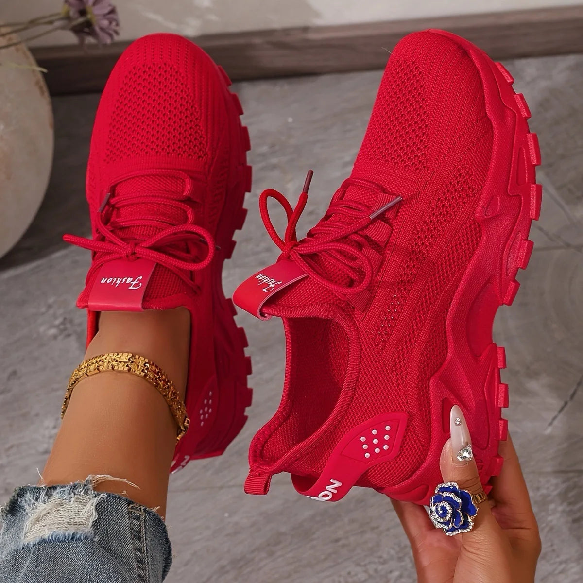 Women's casual sports shoes with breathable mesh and soft soles, versatile sports shoes
